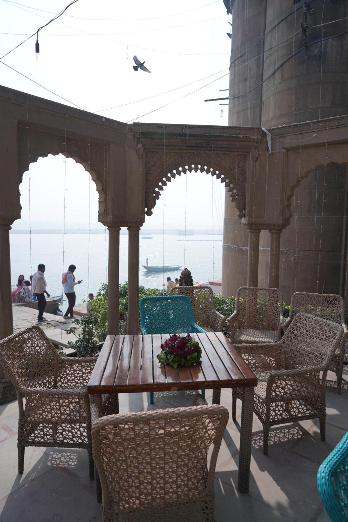 Отель Guleria Kothi At Ganges Варанаси Экстерьер фото