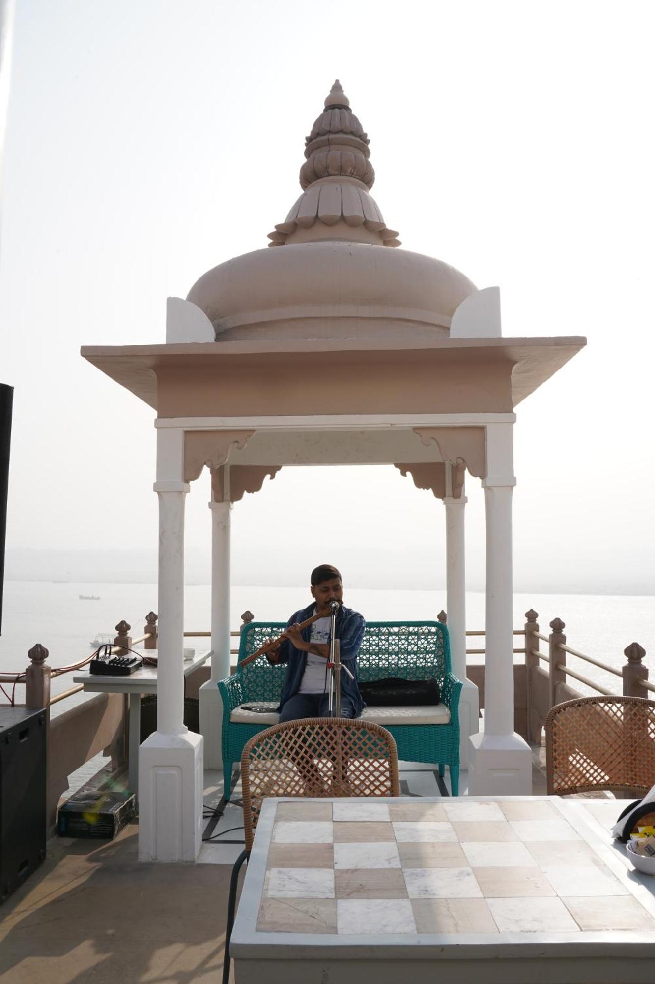 Отель Guleria Kothi At Ganges Варанаси Экстерьер фото