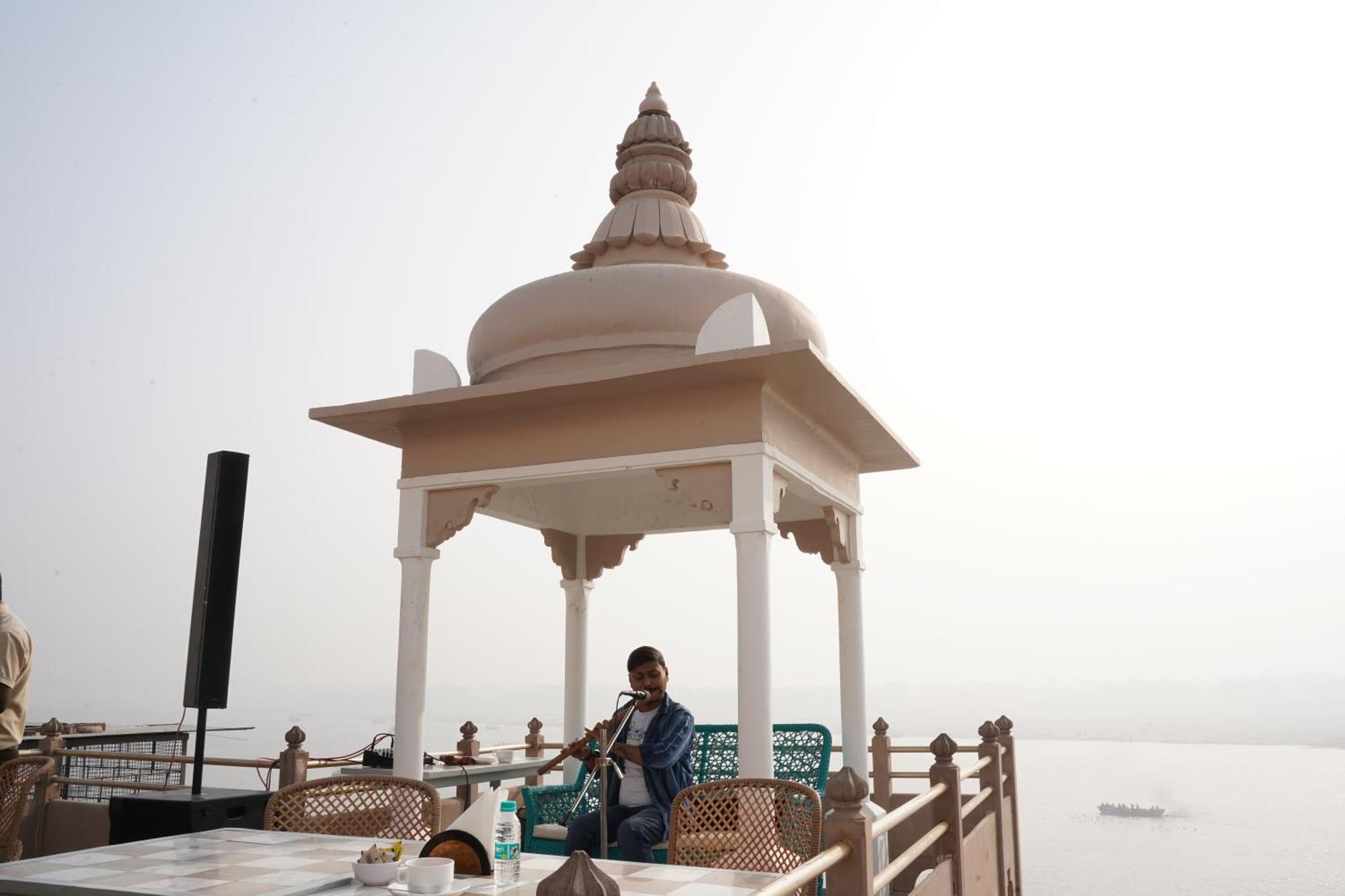 Отель Guleria Kothi At Ganges Варанаси Экстерьер фото