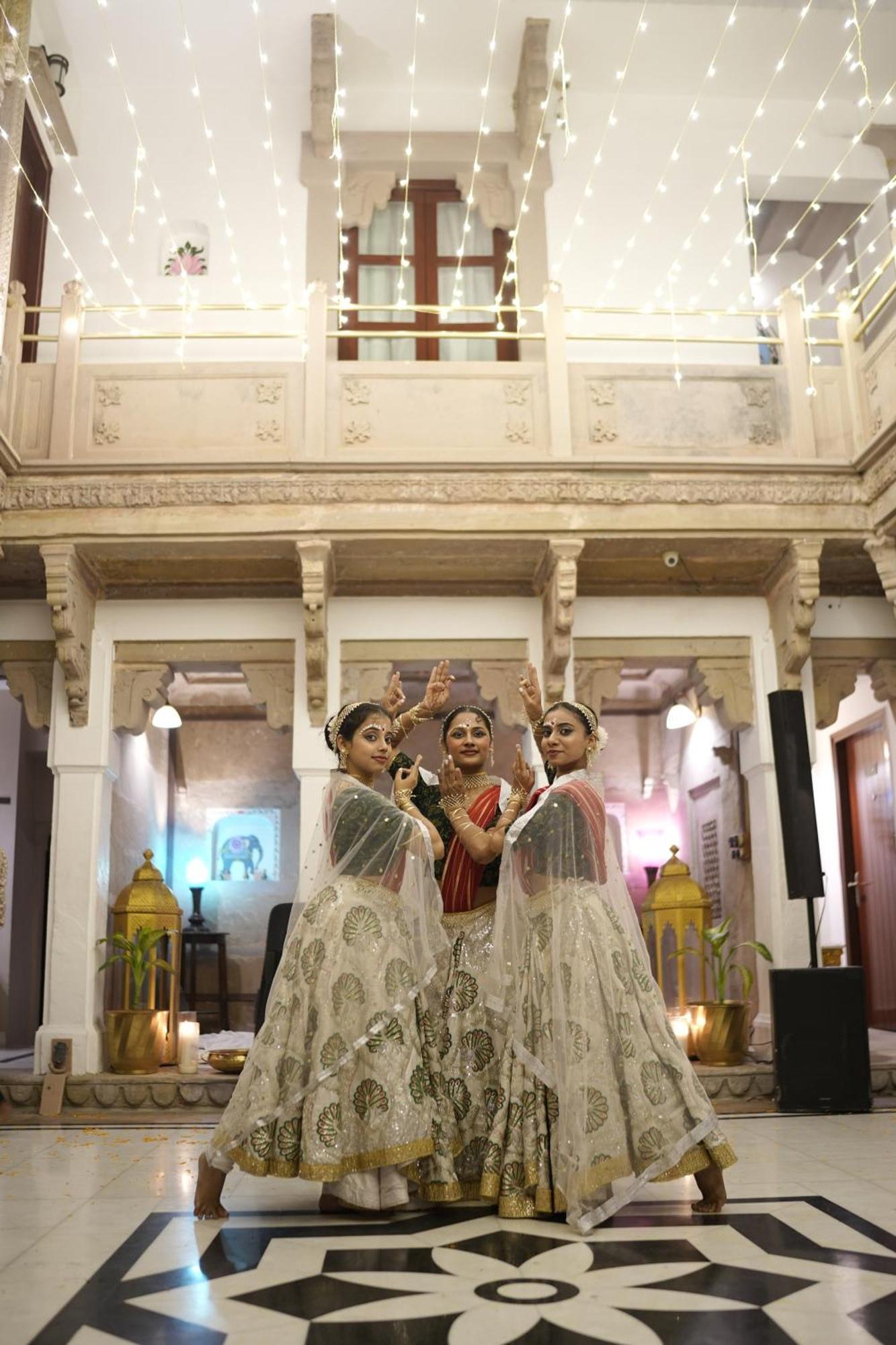 Отель Guleria Kothi At Ganges Варанаси Экстерьер фото