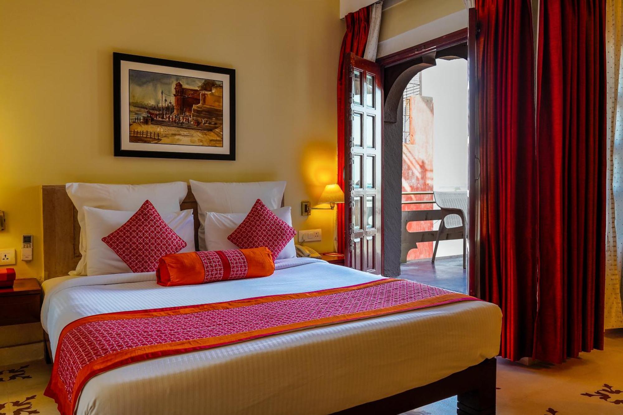 Отель Guleria Kothi At Ganges Варанаси Экстерьер фото