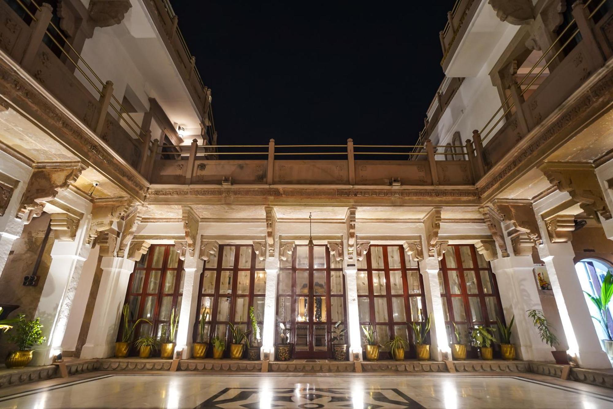 Отель Guleria Kothi At Ganges Варанаси Экстерьер фото