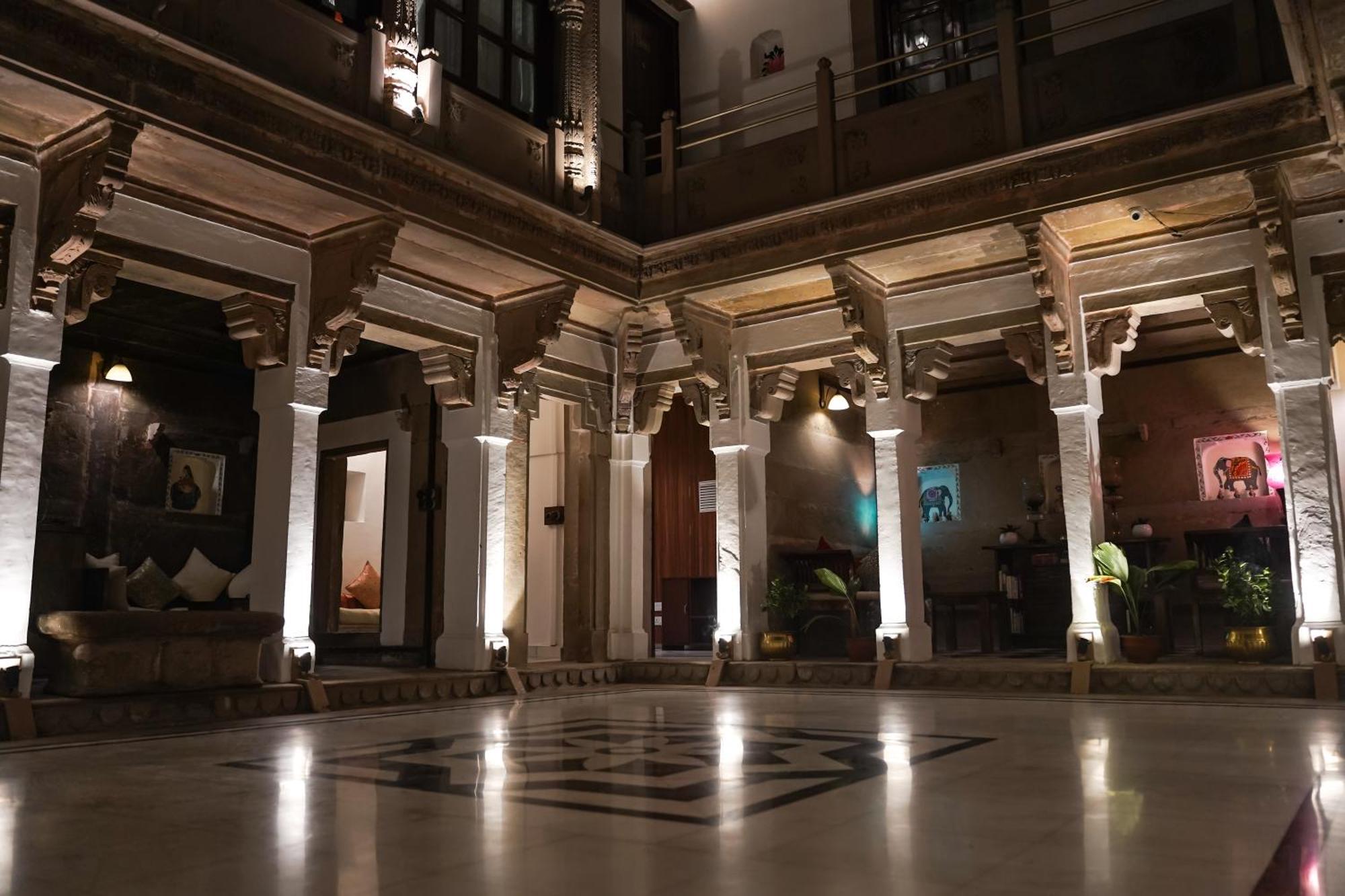 Отель Guleria Kothi At Ganges Варанаси Экстерьер фото