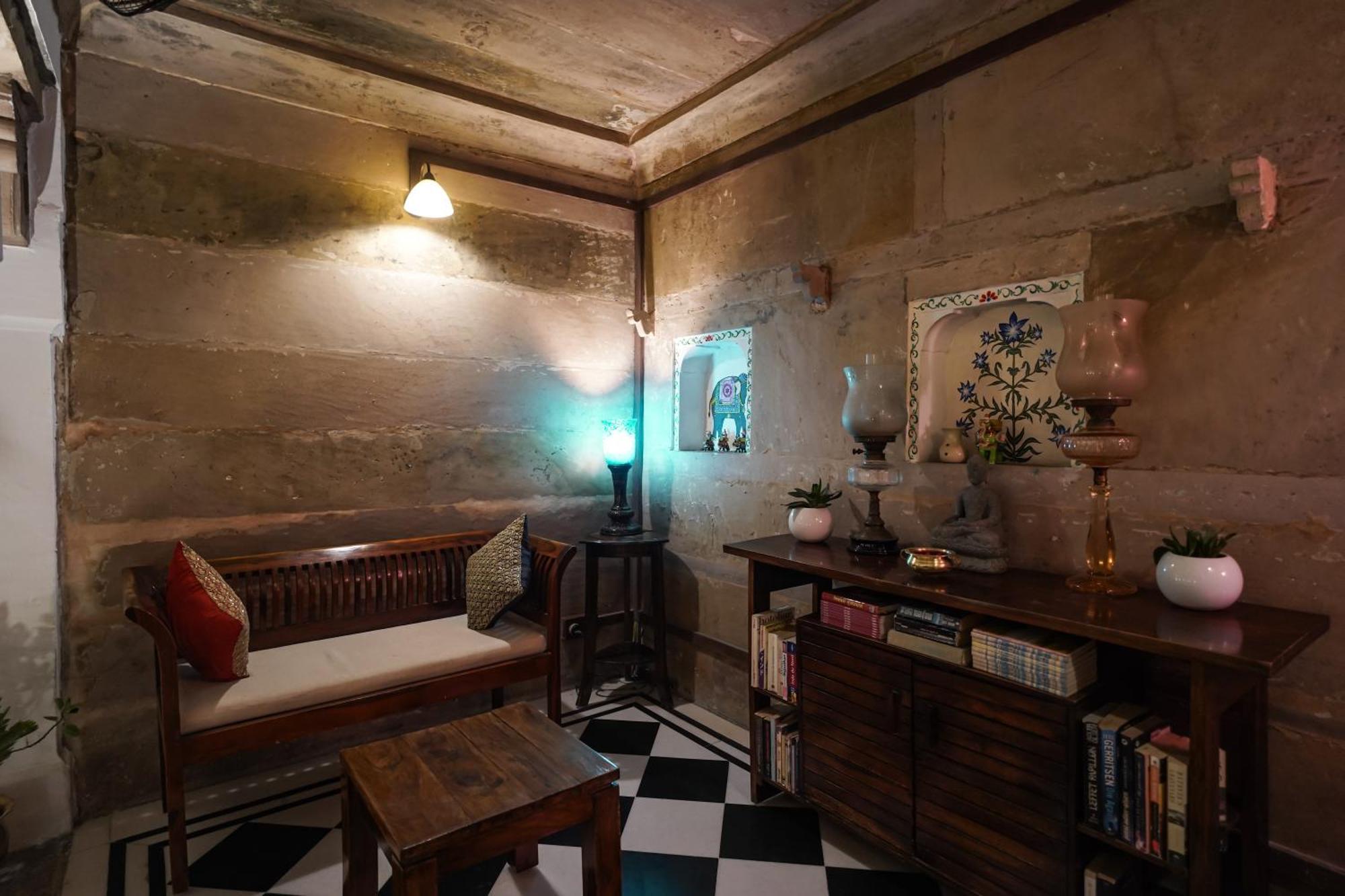 Отель Guleria Kothi At Ganges Варанаси Экстерьер фото